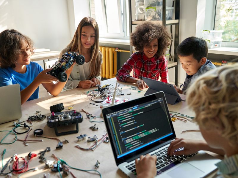 Kids building robotics and coding